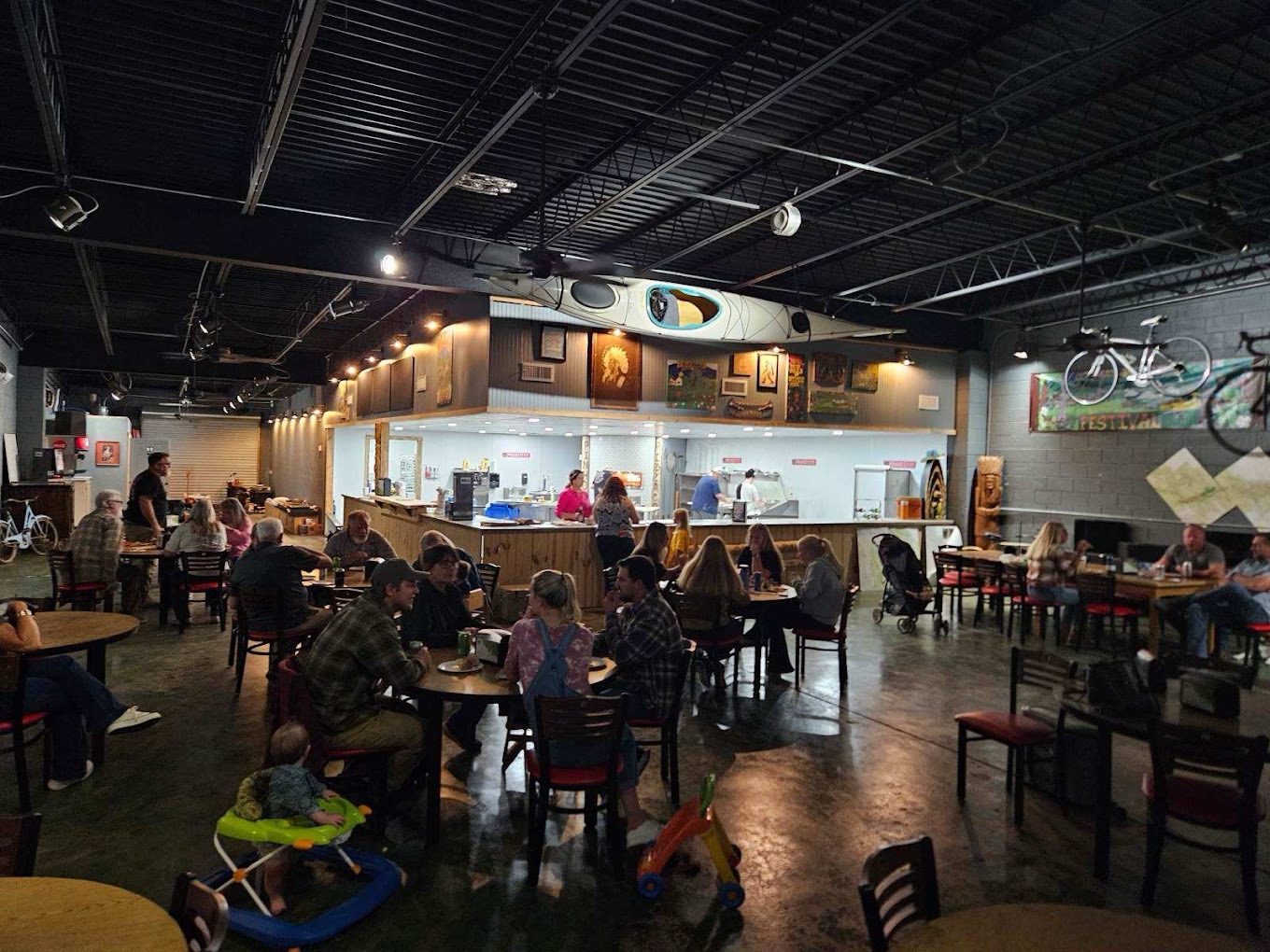 Families and friends gathered in the dining room at Pinhoti Pizza Company