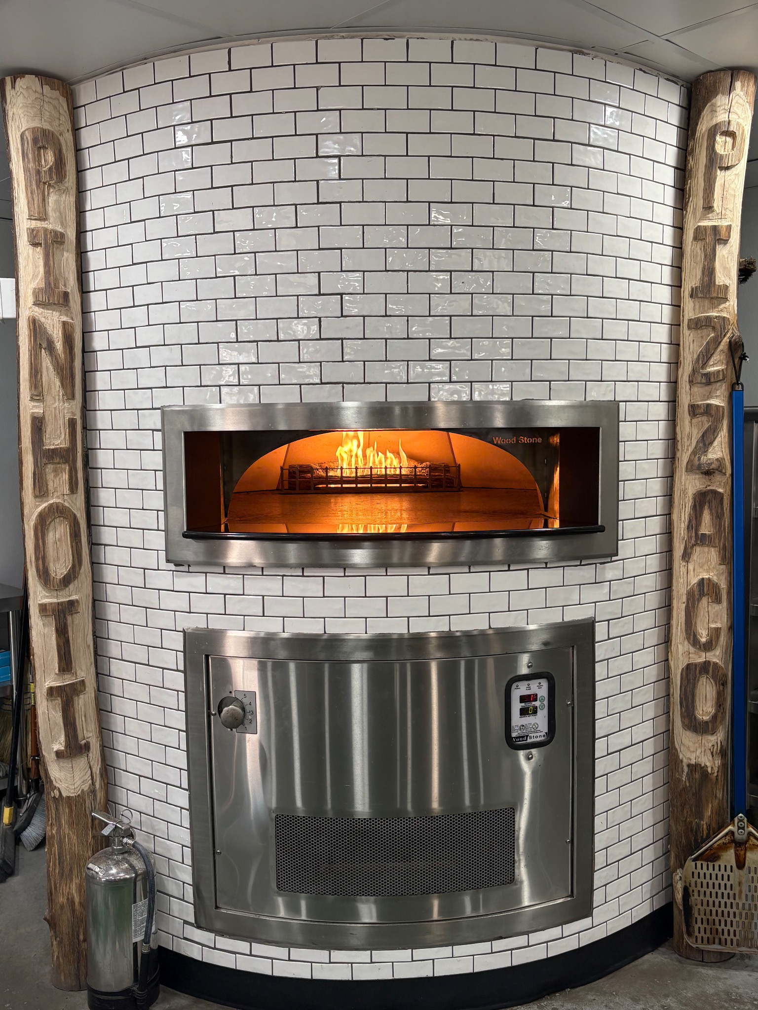Pinhoti Pizza wood-fired oven with Pinhoti posts